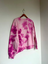 Load image into Gallery viewer, CANDY Premium organic cotton semi-cropped sweatshirt