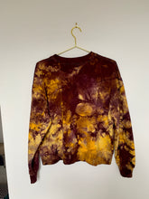 Load image into Gallery viewer, IRIS Premium Organic Semi-Cropped Sweatshirt