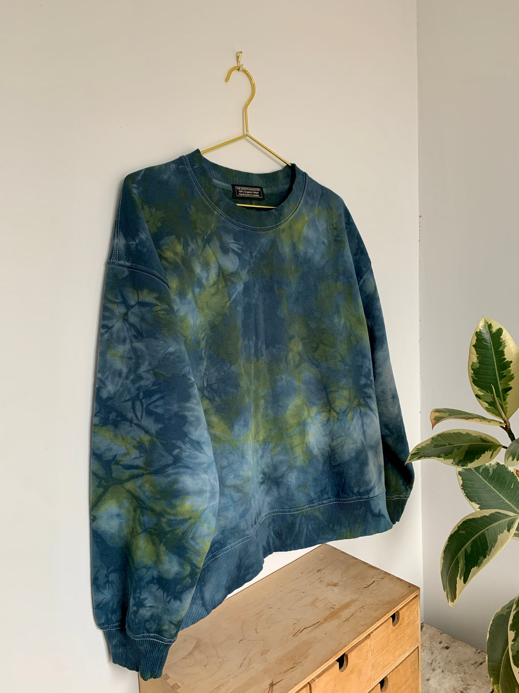 COVE DEEP Premium Organic Semi-Cropped Sweatshirt
